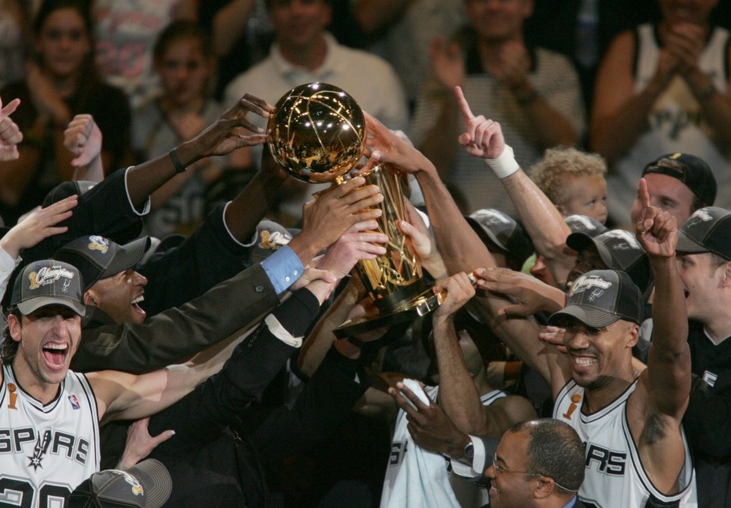 友博国际 -包含圣安东尼奥马刺今晚官宣签约，志在意甲名次提升，质疑声仍在，轮换策略成焦点的词条