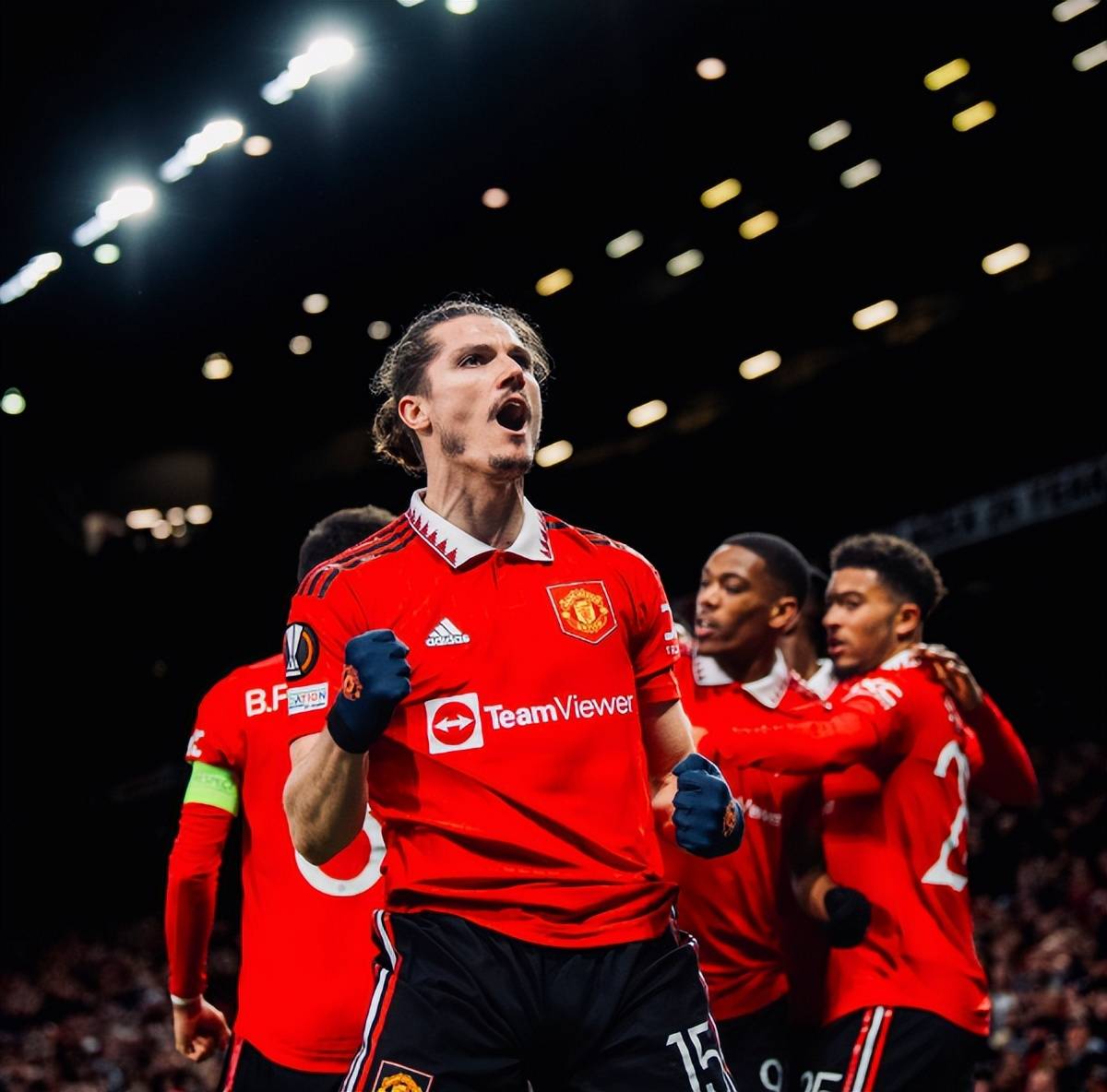 友博网页 -塞维利亚训练开放日，加时末段回应争议引欢呼，欧联在即，心理建设被强调(皇马42完胜塞维利亚)