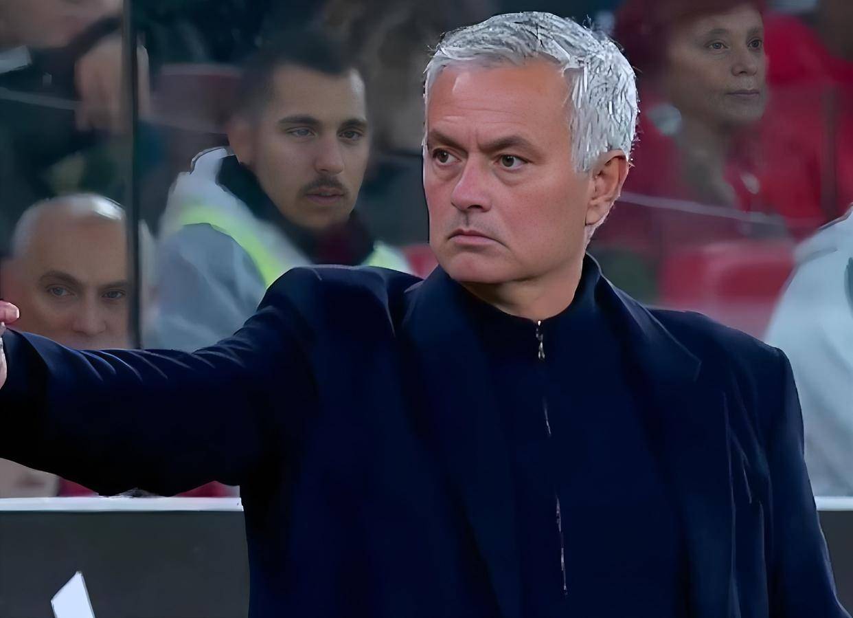 包含离谱！拉齐奥门线救险备战德甲集结日本菲卡调整名单以备亚冠，成都蓉城防线松动备战NBA常规赛的词条